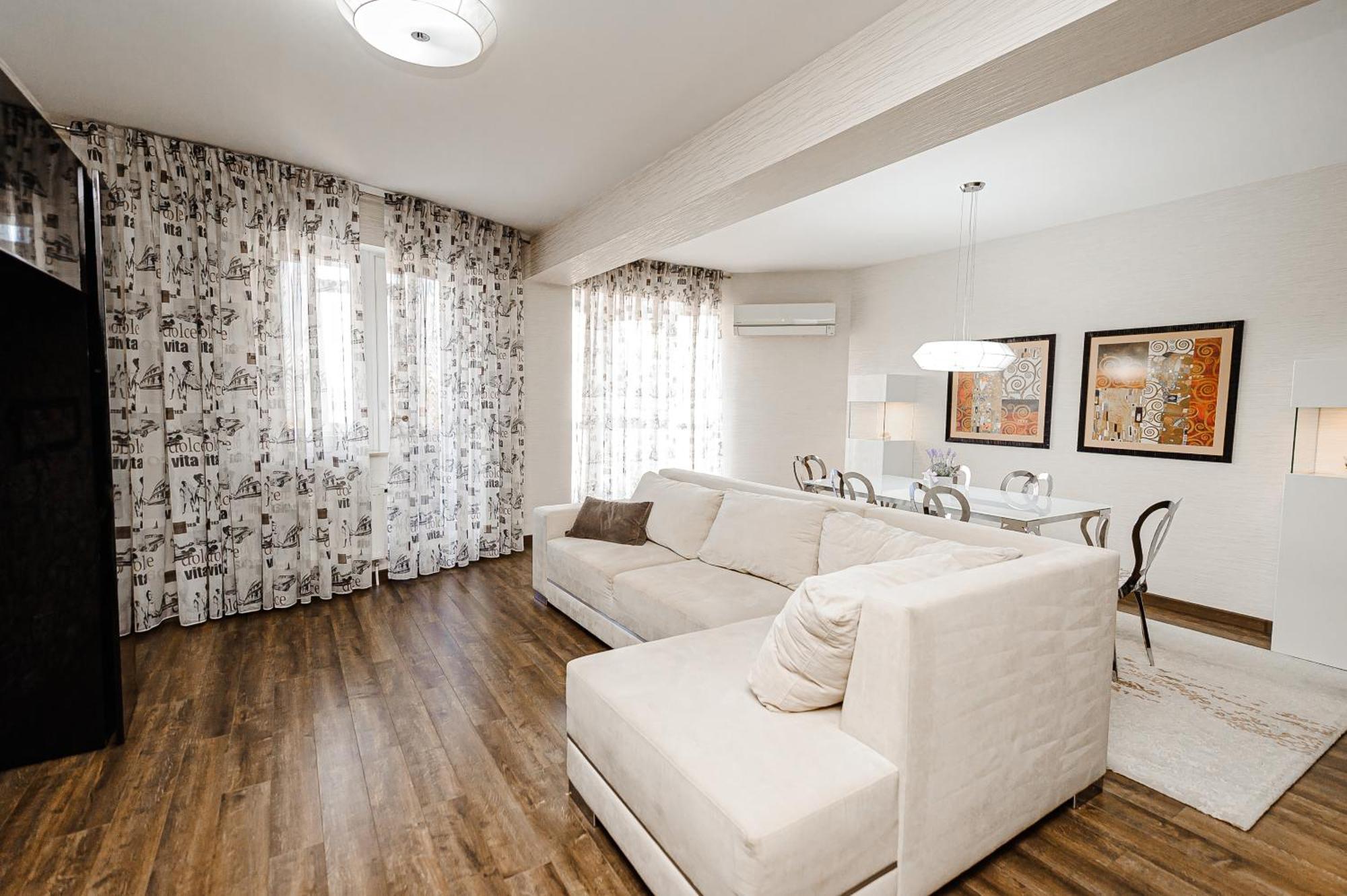 Spacious Close To Valea Trandafirelor Park!