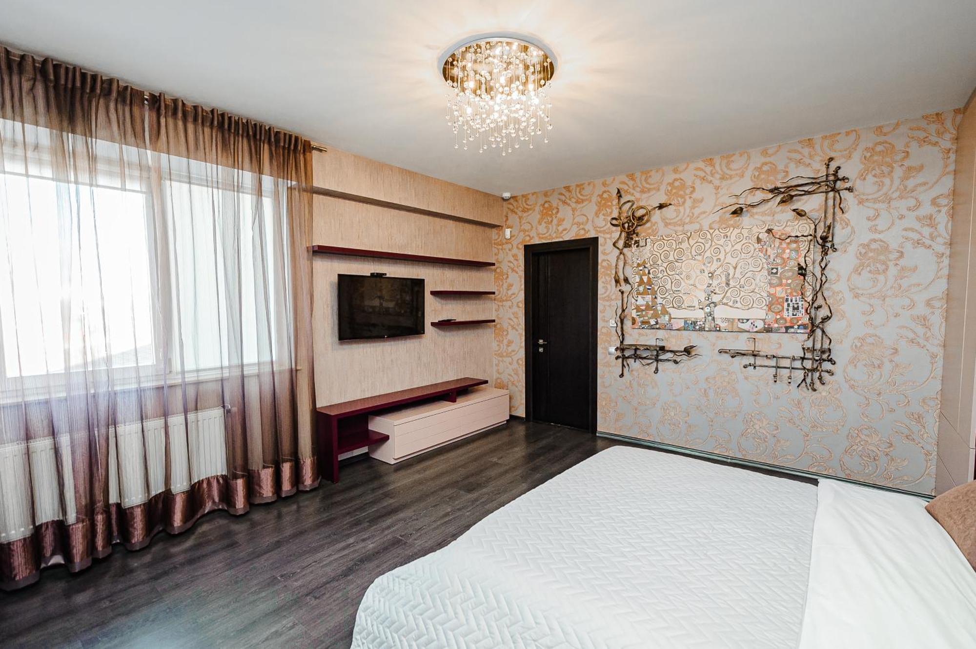 Spacious Close To Valea Trandafirelor Park! *
