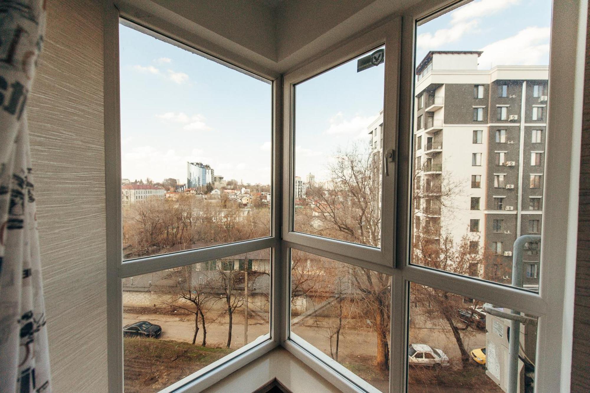 Spacious Close To Valea Trandafirelor Park! *